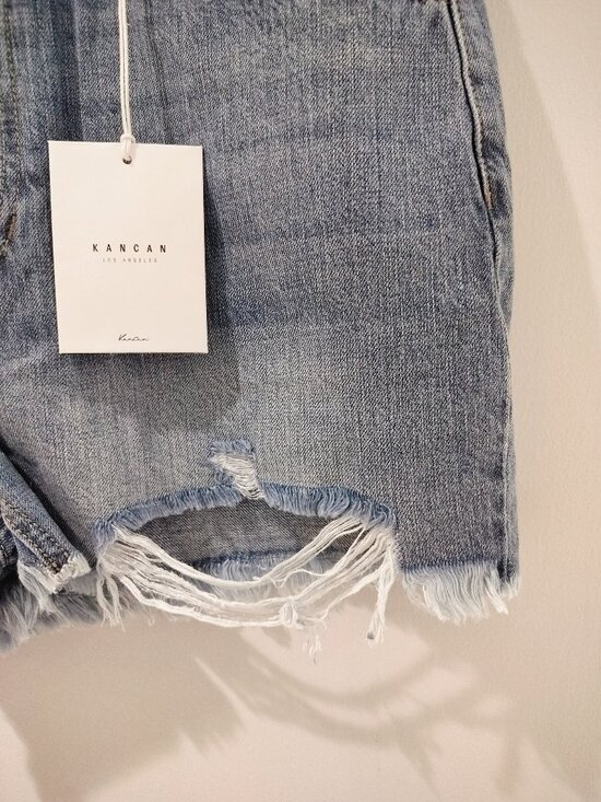 KanCan High Rise Distressed Denim Shorts Size 13/30 Light Wash Frayed Hem NWT * - Picture 3 of 10